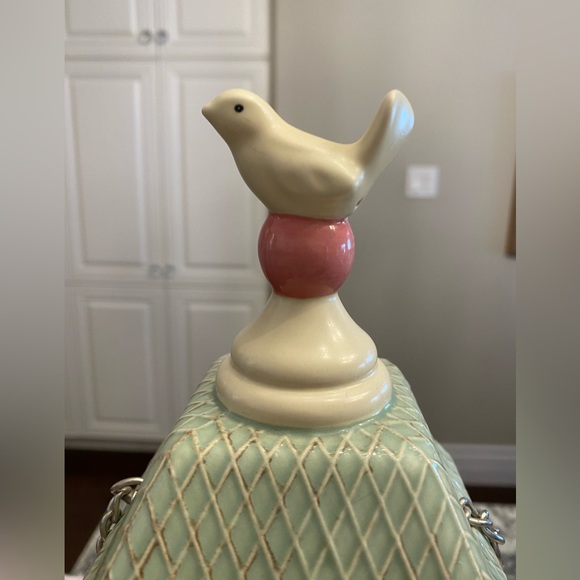 VINTAGE SHABBY CHIC BIRD FEEDER IN CREAM, PINK AND GREEN DISTRESSED COLOURS - Picture 2 of 11